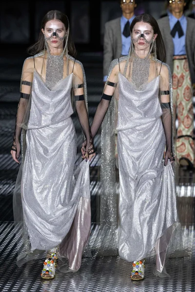 Look 54